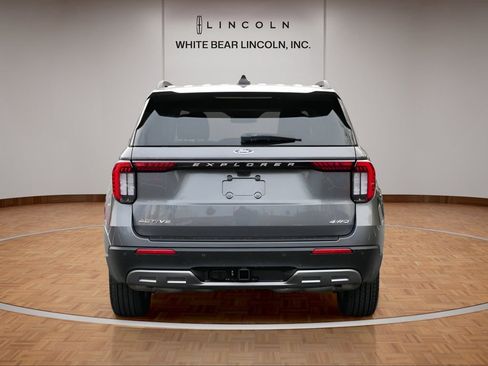 Used 2025 Ford Explorer Active w/ Active Comfort Package image 6