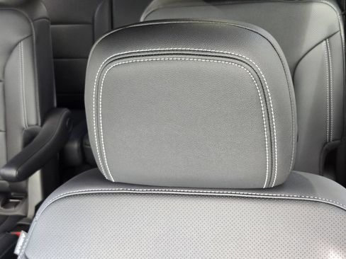 New 2026 Chevrolet Traverse LT w/ Sun and Wheel Package FWD image 27