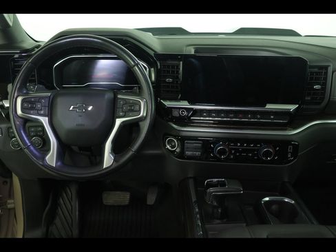 Used 2022 Chevrolet Silverado 1500 LT Trail Boss w/ LT Trail Boss Premium Package AWD/4WD image 4