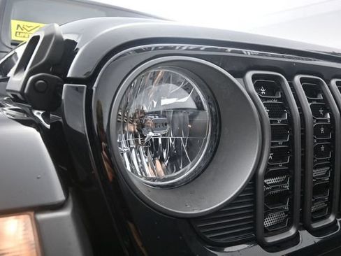 Used 2024 Jeep Gladiator Sport AWD/4WD image 35