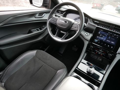 Used 2023 Jeep Grand Cherokee L Laredo image 9