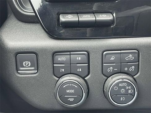 Used 2025 Chevrolet Silverado 2500 ZR2 w/ Technology Package image 27