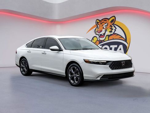 Used 2023 Honda Accord EX image 3