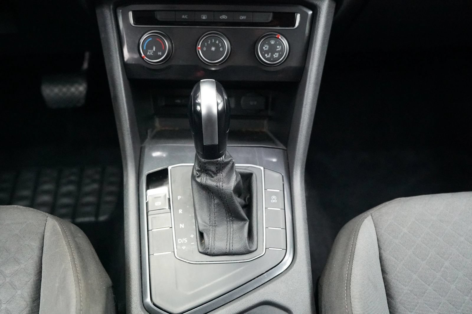 Used 2020 Volkswagen Tiguan S FWD image 15