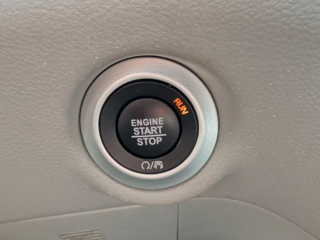 Used 2024 Chrysler Pacifica Touring-L FWD image 19
