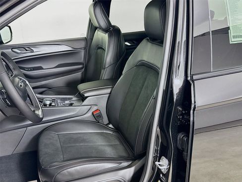 New 2025 Jeep Grand Cherokee Altitude image 22