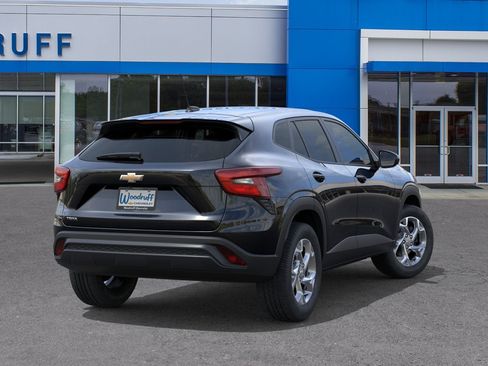New 2026 Chevrolet Trax LS w/ LS Convenience Package FWD image 28