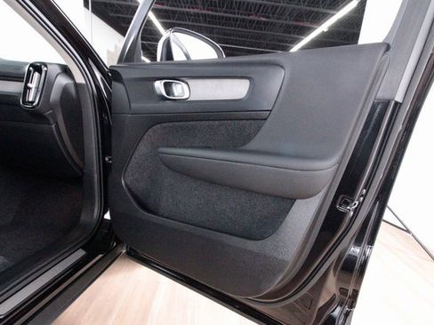Certified 2025 Volvo XC40 B5 Plus image 24
