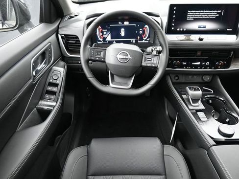 New 2026 Nissan Rogue Platinum AWD/4WD image 9