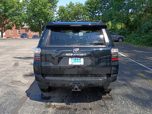 Used 2023 Toyota 4Runner SR5 Premium w/ Moonroof Package AWD/4WD image 4
