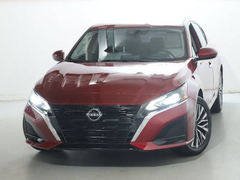 Used 2023 Nissan Altima 2.5 SV AWD/4WD image 3