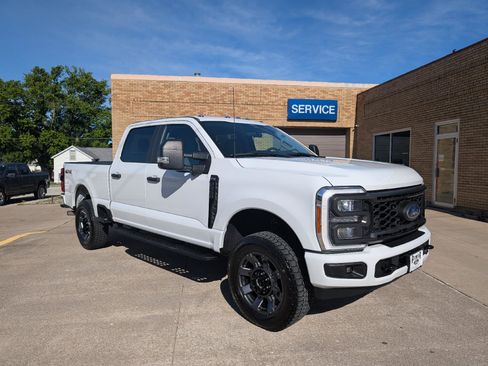 Used 2023 Ford F250 XL w/ STX Appearance Package AWD/4WD image 4