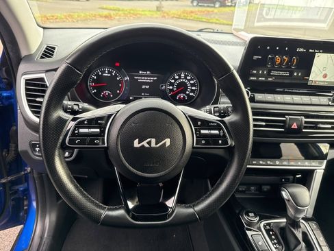 Used 2022 Kia Seltos SX w/ Sunroof Package image 30