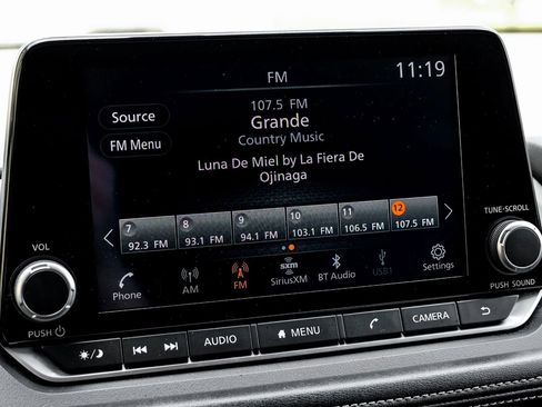 Used 2023 Nissan Rogue SV FWD image 30