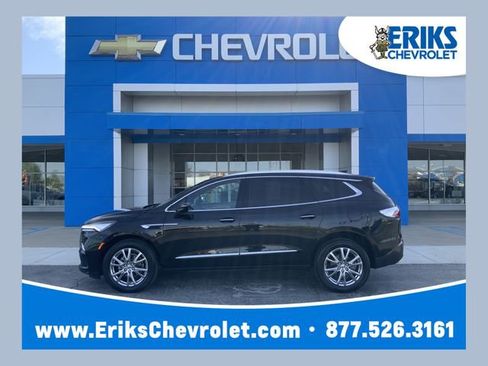 Used 2023 Buick Enclave Essence w/ Experience Buick Package AWD/4WD image 1
