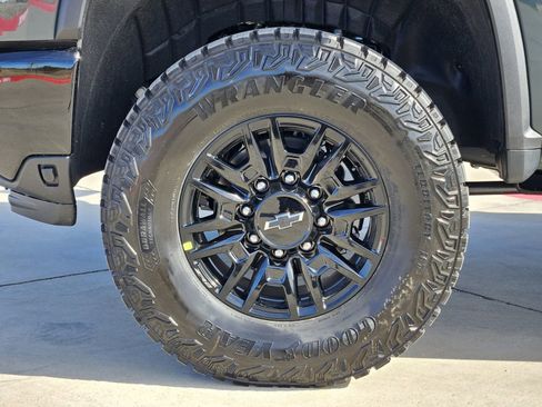 New 2026 Chevrolet Silverado 2500 ZR2 image 13