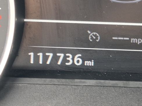 Used 2014 Volkswagen Touareg Sport image 28