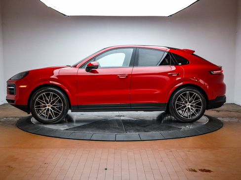 Certified 2025 Porsche Cayenne image 2