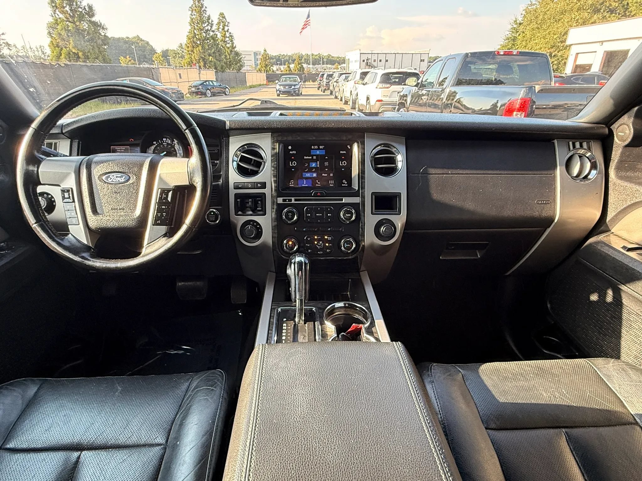 Used 2017 Ford Expedition Limited AWD/4WD image 3