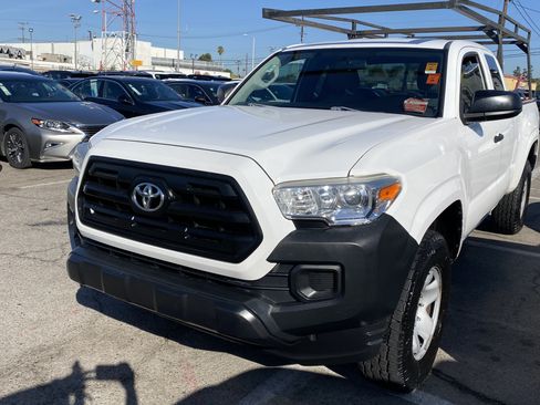 Used 2017 Toyota Tacoma SR RWD image 2