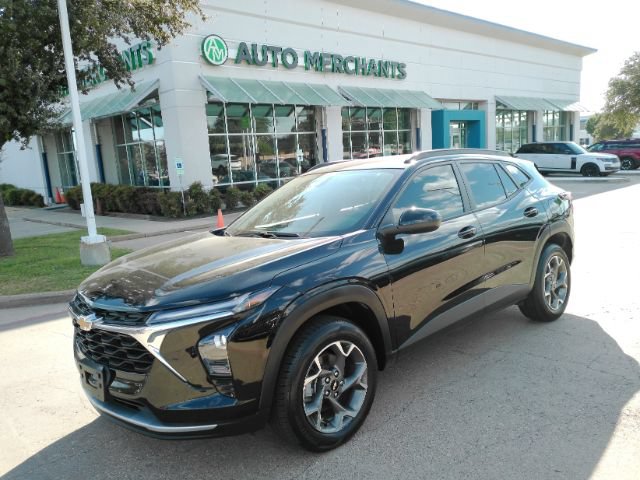 Used 2026 Chevrolet Trax LT w/ Sunroof Package FWD image 1