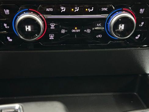 Used 2024 GMC Sierra 1500 SLT w/ SLT Premium Package image 28