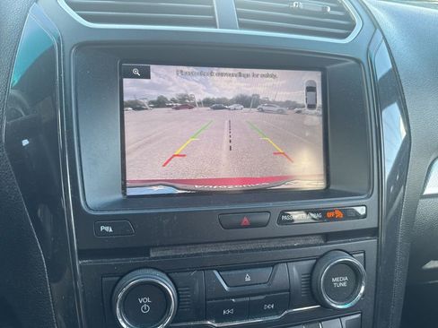 Used 2016 Ford Explorer XLT w/ Equipment Group 202A image 39