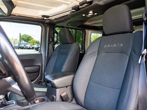 Used 2021 Jeep Wrangler Unlimited Sahara w/ Uconnect 4C Nav & Sound Group AWD/4WD image 21