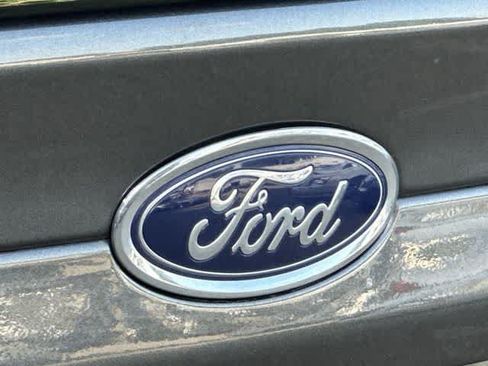 Used 2015 Ford Fusion SE w/ Equipment Group 201A FWD image 16