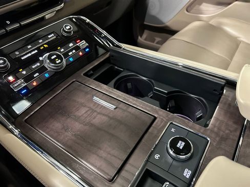 Used 2023 Lincoln Navigator Reserve image 19