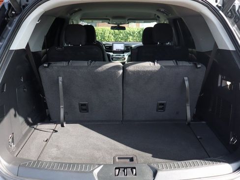 Used 2022 Ford Explorer XLT image 9