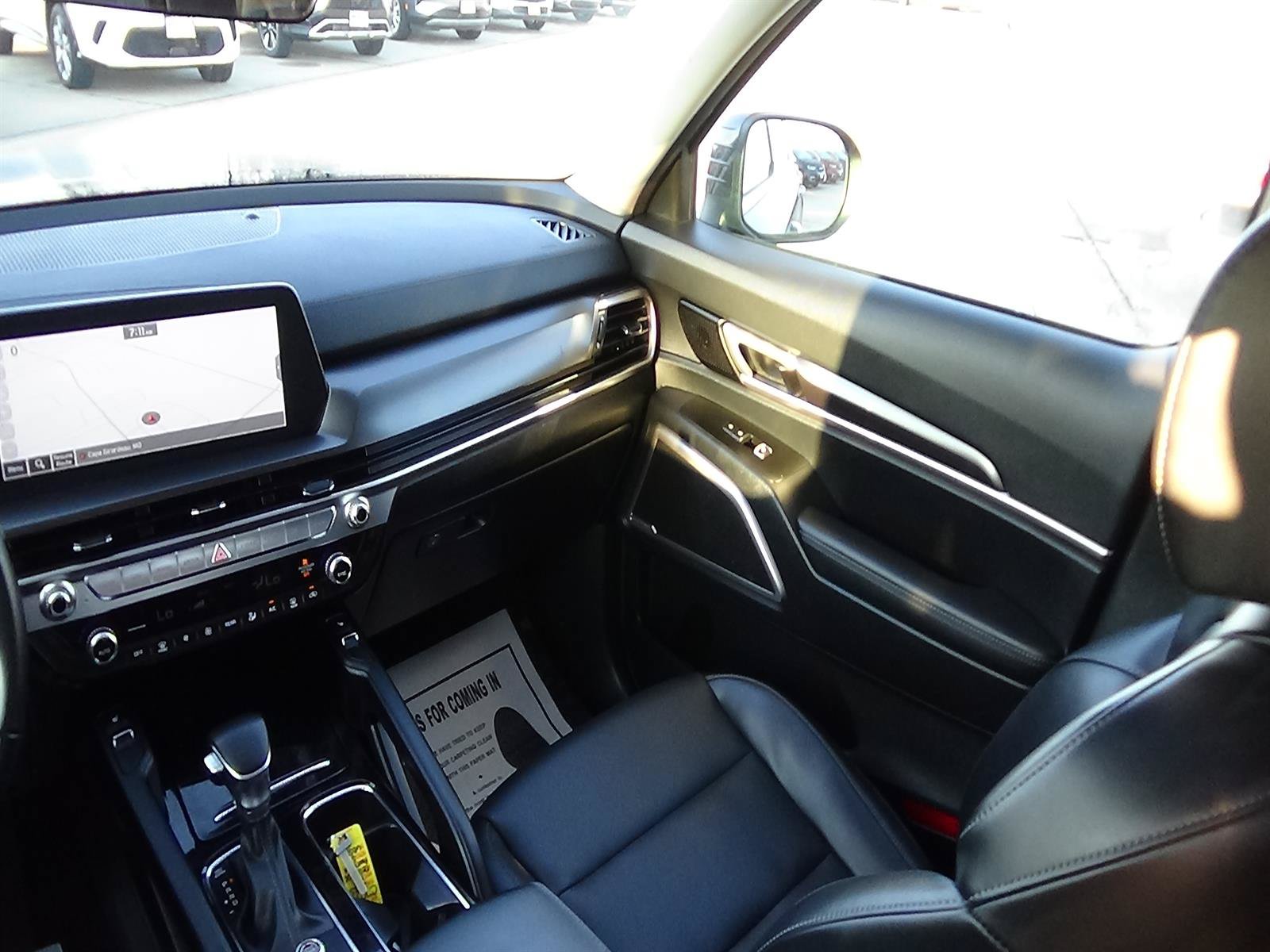 Used 2025 Kia Telluride S FWD image 14