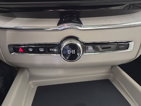 New 2026 Volvo XC60 T8 Ultra w/ Protection Package Premier image 17