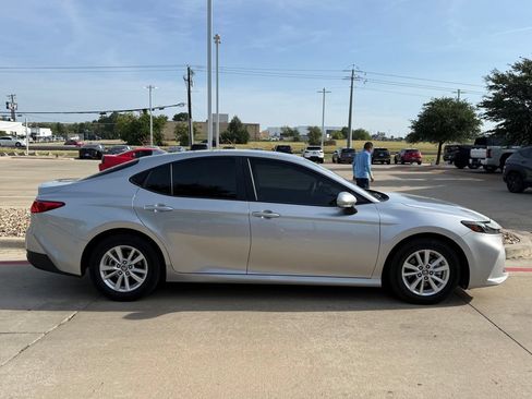 Used 2025 Toyota Camry LE w/ Convenience Package FWD image 6