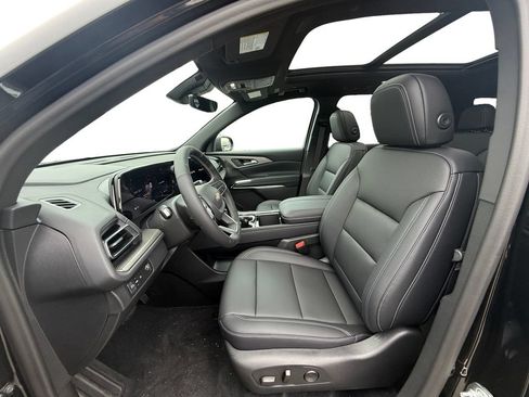 New 2026 Chevrolet Traverse LT w/ Sun and Wheel Package FWD image 9