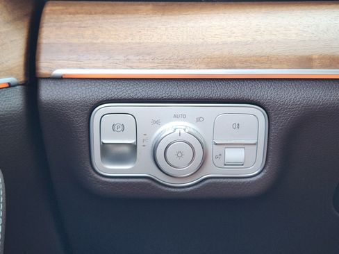 Used 2023 Mercedes-Benz GLS 450 4MATIC image 16