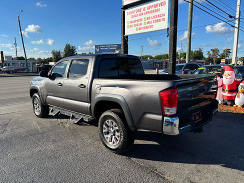 Used 2017 Toyota Tacoma SR5 image 6