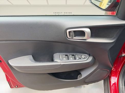 Used 2024 Hyundai Venue SEL FWD image 18