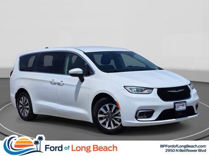 Used 2023 Chrysler Pacifica Touring-L