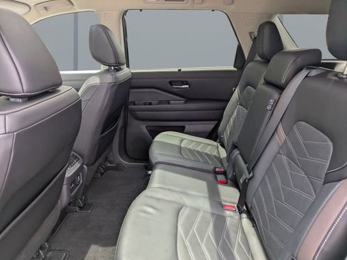 Used 2024 Nissan Pathfinder Platinum w/ Black Appearance Package image 14