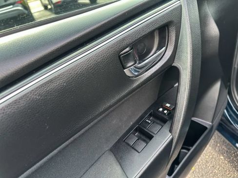 Used 2018 Toyota Corolla LE FWD image 15