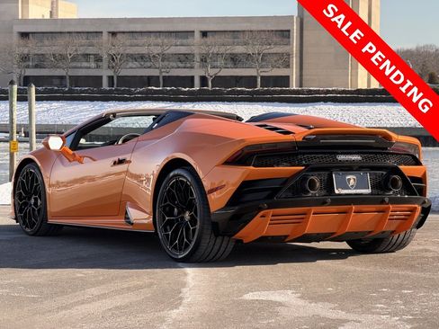 Used 2024 Lamborghini Huracan EVO image 3