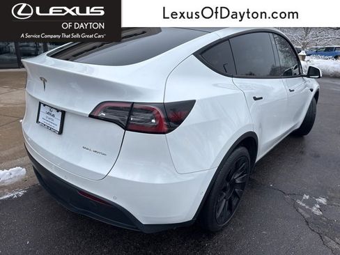 Used 2022 Tesla Model Y Long Range image 3