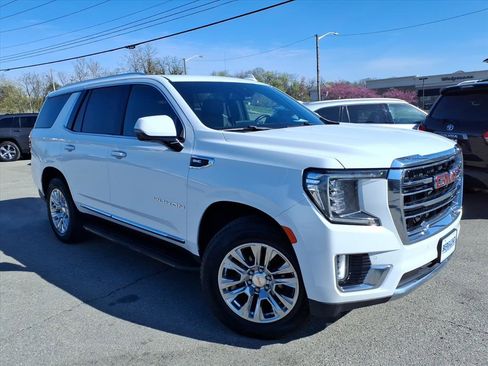 Used 2022 GMC Yukon SLT w/ SLT Premium Package image 2