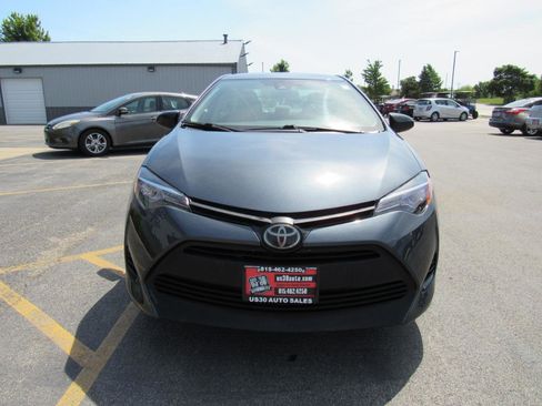 Used 2017 Toyota Corolla LE w/ Carpet Mat Package (TMS) FWD image 9