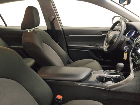 Used 2018 Toyota Camry LE image 21