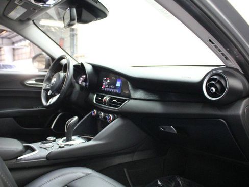 Used 2021 Alfa Romeo Giulia Sprint w/ Nero Edizione image 22