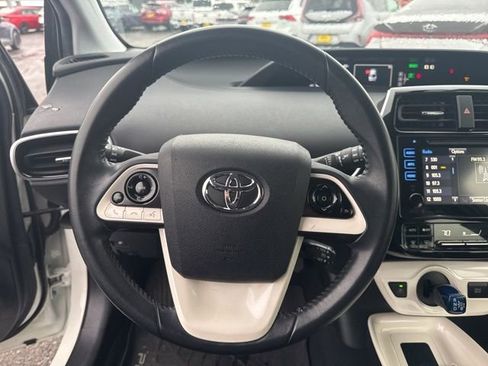 Used 2016 Toyota Prius Four image 21