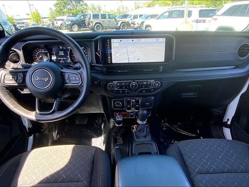 Certified 2025 Jeep Gladiator Mojave w/ Convenience Group AWD/4WD image 15