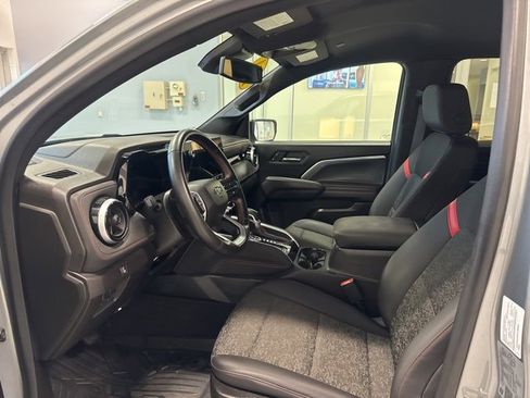 Used 2024 Chevrolet Colorado Z71 image 12